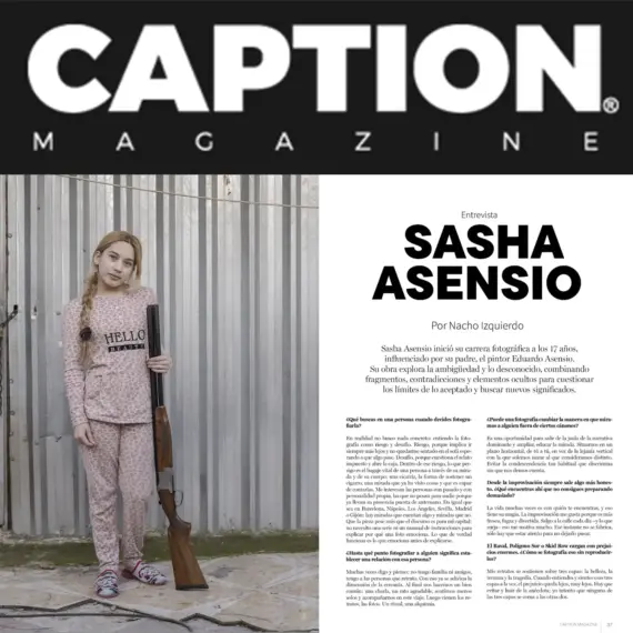 Portada de entrevista Caption Magazine Sasha Asensio, niña con escopeta